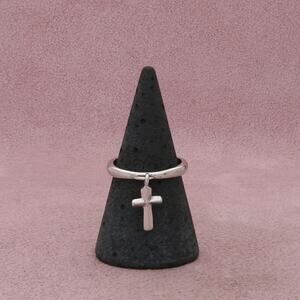 sterling silver dainty cross charm ring size 6.75